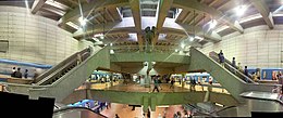 Panoramisch beeld van het metrostation Lionel-Groulx in Montréal.