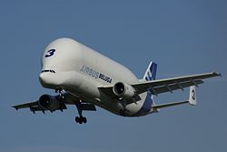 A 3. sz. Airbus Beluga leszállás közben