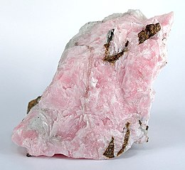 A cristalline rock specimen with a pinkish hue