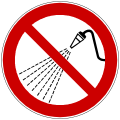 D-P017: Mit Wasser spritzen verboten