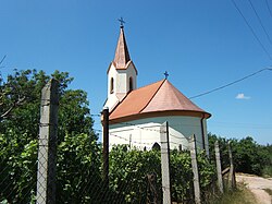 A Szent Donát-kápolna a hegy tetején