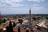 Cami ve Rodos'un kentinin manzarası.