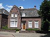 Woonhuis in Traditionalisme, met invloeden van expressionisme. stijl