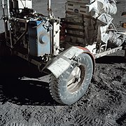 Der reparierte Kotflügel des LRV von Apollo 17