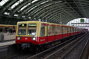 DB-Baureihe 485/885 im Ostbahnhof