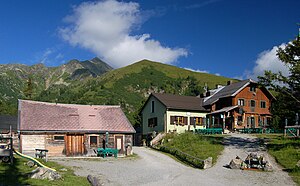 Die Hütte mit dem Großen Bösenstein im Hintergrund