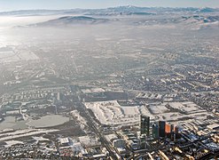 Südliches Wienerberggelände, in der Mitte die Triester Straße