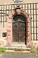Portal am Seitenflügel mit Wappen der Burggrafen von Altenburg