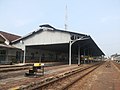 Bangil train station from west (Surabaya), showing its platforms, canopy, main building and some tracks.