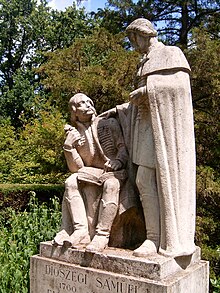 Sculpture of Fazekas (sitting) and Sámuel Diószegi at the University of Debrecen