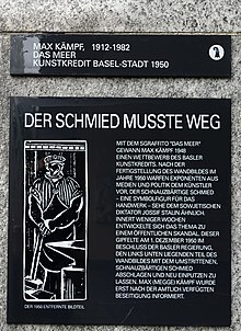 Max Kämpf (1912–1982) Maler und Zeichner. Sgraffito, Das Meer. 1948–1950, an der Fassade des Schulhauses des Wirtschaftsgymnasiums in Basel. Auf dem Wandbild war ursprünglich auch ein Schmied als Allegorie auf das Handwerk dargestellt, der mit seinem buschigen Schnauz angeblich Stalin glich. Im Verlauf der «Schnauzaffäre» wurde der Bereich nach Kämpfs Weigerung einer Überarbeitung über Nacht weggemeisselt.