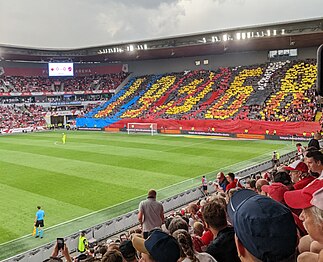 Kibice Slavii na stadionie Eden