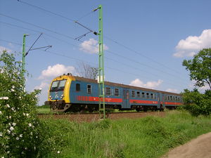 Tren de călători trecând pe traseul Szolnok–Arad