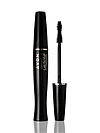 Một ống mascara màu đen và que bôi