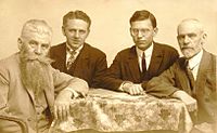 Edgar de Wahl (far right) in 1927.