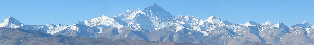 Das „größte“ Gebirge der Erde nach Grundfläche, Volumen und Gipfeln: Hochasien mit dem Mount Everest-Massiv (Blick von Norden) im Himalaya