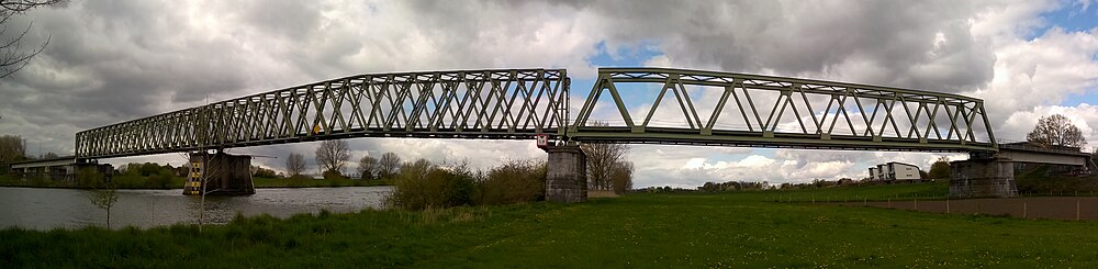 Panoramafoto van de brug (april 2016)