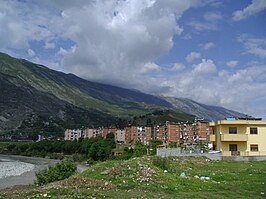 Këlcyrë met links de flank van de Trebeshinë