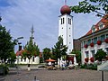 Pfarrkirche und links davor die Eligiuskapelle