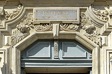 Inschrift über dem Portal des ehemaligen Jesuitenkollegs, heute Prytanée national militaire.