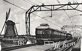 Twee gekoppelde stellen Materieel '35 ('Hoek van Hollanders') tussen Schiedam en Hoek van Holland; 1936.