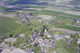 Oberdorf mit Kirche im Vordergrund, Unterdorf im Hintergrund (1985)