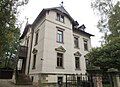 Villa mit Garten und Resten der Einfriedung