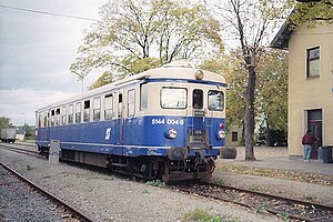 5144 004 als Sonderzug im Bahnhof Oberpullendorf (1992).