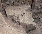 Aufgeschlagener Altar mit kleiner Vertiefung, wahrscheinlich für eine Reliquie