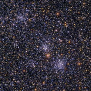 Aufnahme von NGC 220 u.r., NGC 222 (m.) und NGC 231 (o.)