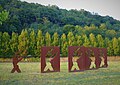 Metallplastik, Eugenio Riotto, „Tor zur Freiheit“, 2010 Stahl, 8-teilig, je 2,25 × 1,60 × 0,8 m