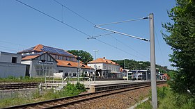 Bahnsteige und früheres Empfangsgebäude im Juni 2019