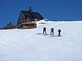 Cabane Arpitettaz im Frühjahr