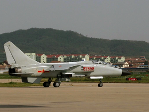 Eine JH-7A „Flounder“ der chinesischen Marine