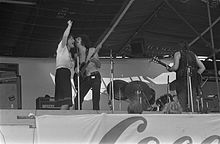 Les Harvey's back (right) w. Stone the Crows (Kralingen Music Festival, 1970)