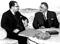 Iraks Premier Bazzaz (li.) und Nasser zeigten sich noch im Februar 1966 zufrieden über den Stand des Einigungsprozesses