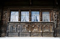 Vertäferte Fensterbrüstung und beidseitige Rahmenbretter[7] im ersten Stockwerk des Hauses Näf