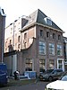 Diep huis van drie bouwlagen (voormalig pakhuis)