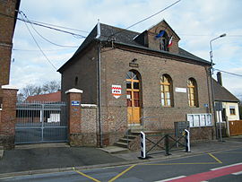 The town hall in Yvrench