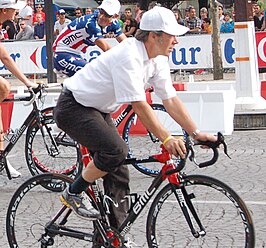 Jim Ochowicz tijdens de laatste etappe in de Ronde van Frankrijk 2010