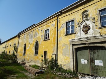 Fassadendetail, 4 Fenster der Kapelle von Elias Hügel 1745 eingebaut