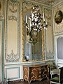 Cabinet intérieur der Dauphine, Kommode von Antoine Robert Gaudreaux (1745), Schloss Versailles