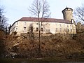 Schloss Wildberg vom unterhalb gelegenen Parkplatz aus gesehen