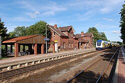 Bahnsteige und Empfangsgebäude, 2011