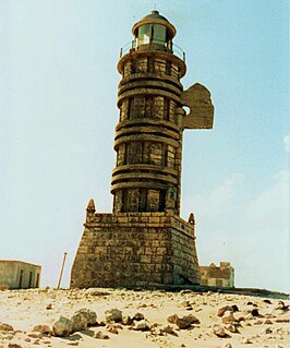 De vuurtoren in 1987. De lichtkoepel aan bovenzijde is later verdwenen.