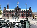 Juni 2013: Rathaus hinter dem Stadt­jubiläumsbrunnen