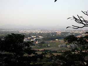 Pemandangan Nashik dari Pandavleni.