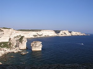 Το Στενό όπως φαίνεται από την ακτή της Κορσικής.