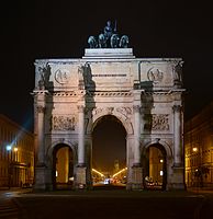 55. Platz: Brckr Neu! mit Siegestor bei Nacht, von Norden her