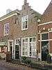 Huis met trapgevel met pinakel